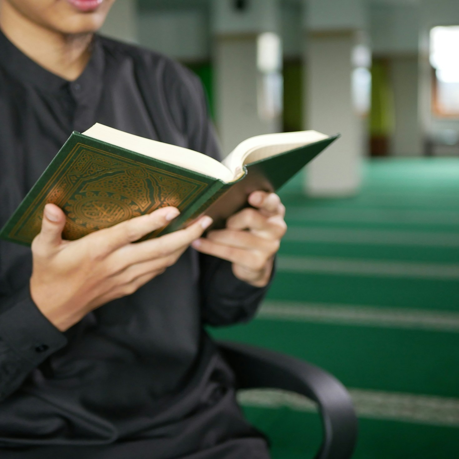 The Role of Social Media in Spreading Islamic Knowledge
